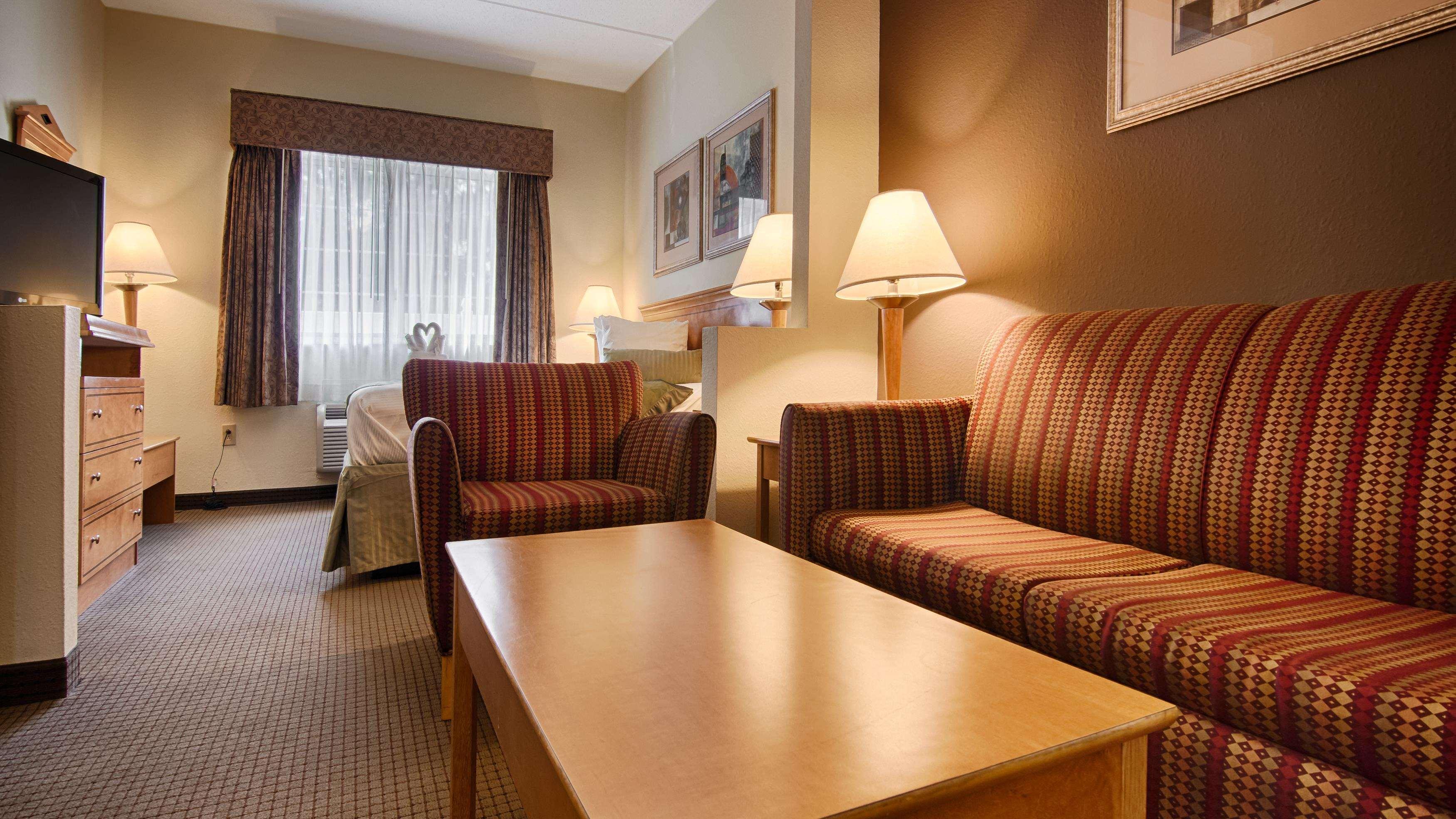 Best Western Plus Newport News Exterior photo