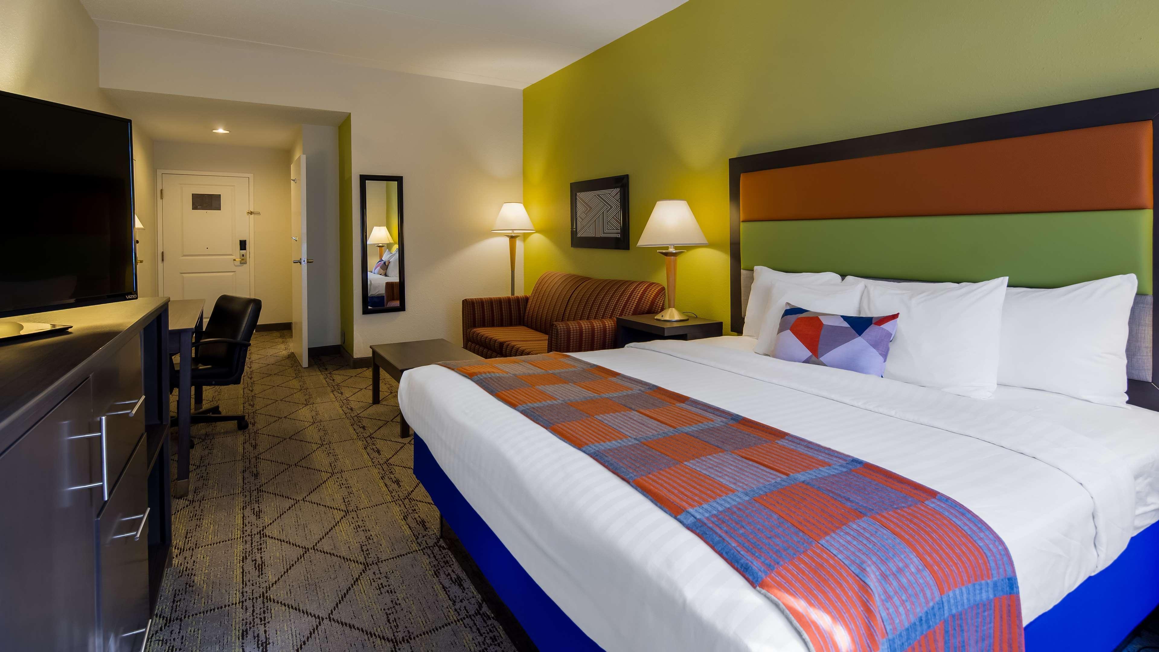 Best Western Plus Newport News Exterior photo