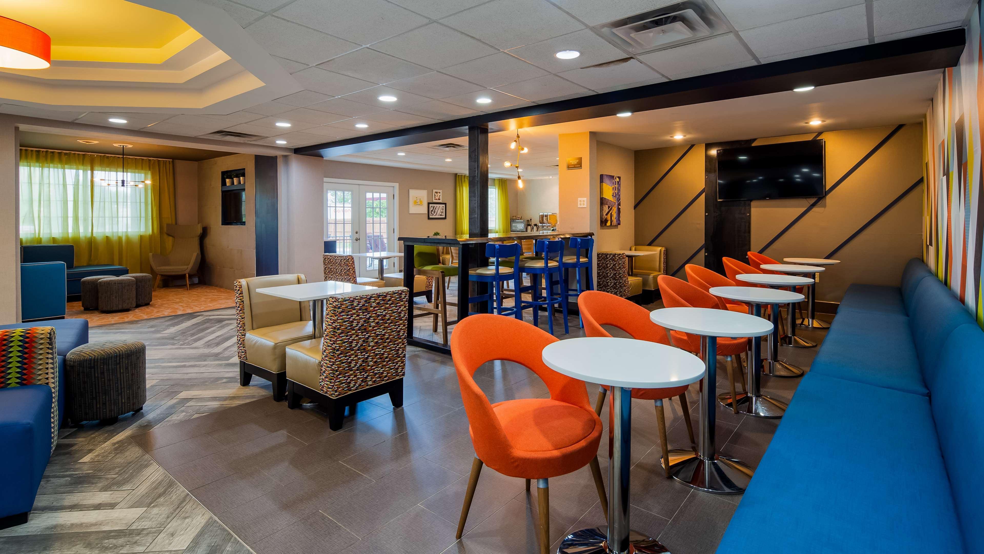 Best Western Plus Newport News Exterior photo