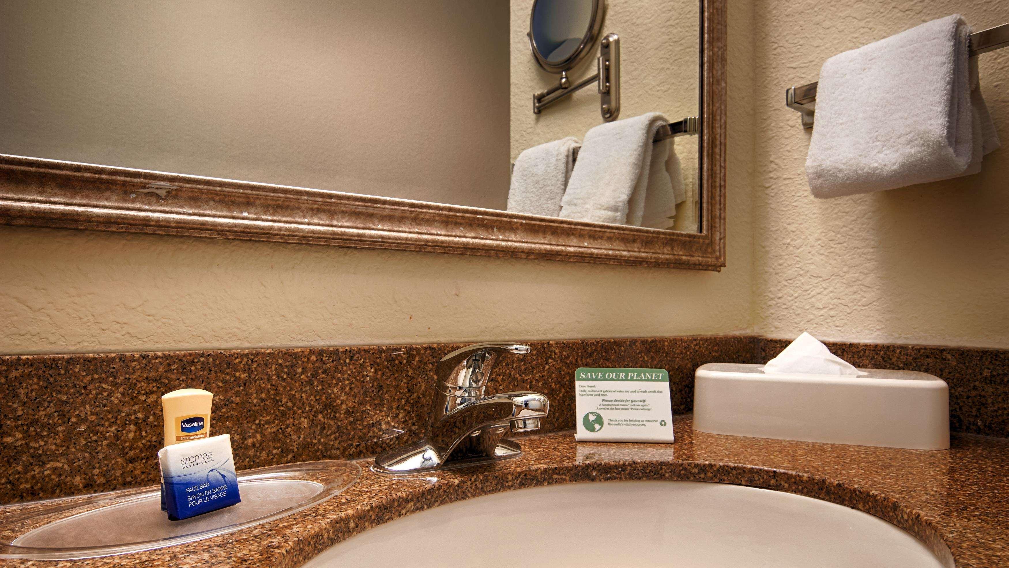 Best Western Plus Newport News Exterior photo