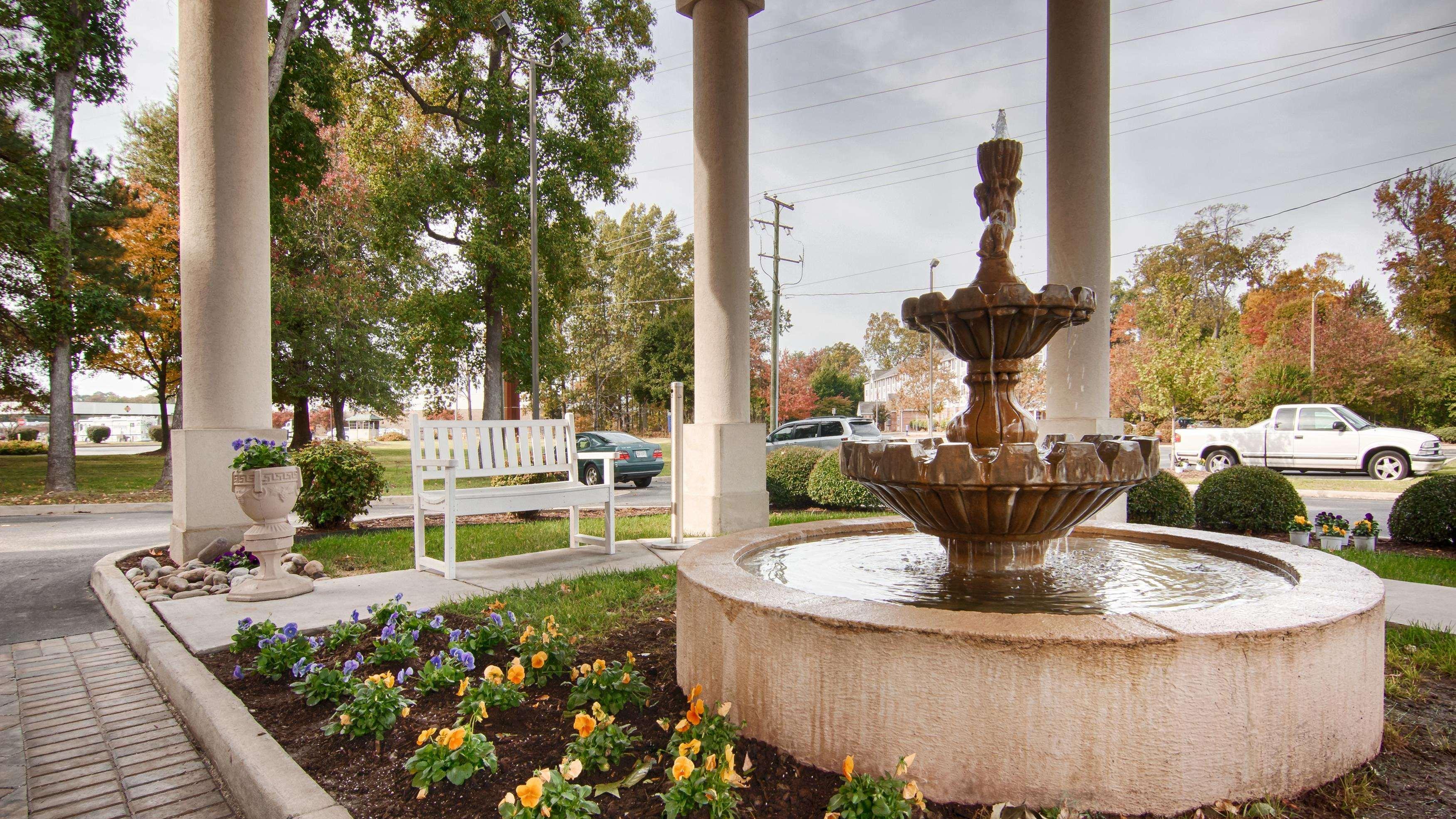 Best Western Plus Newport News Exterior photo