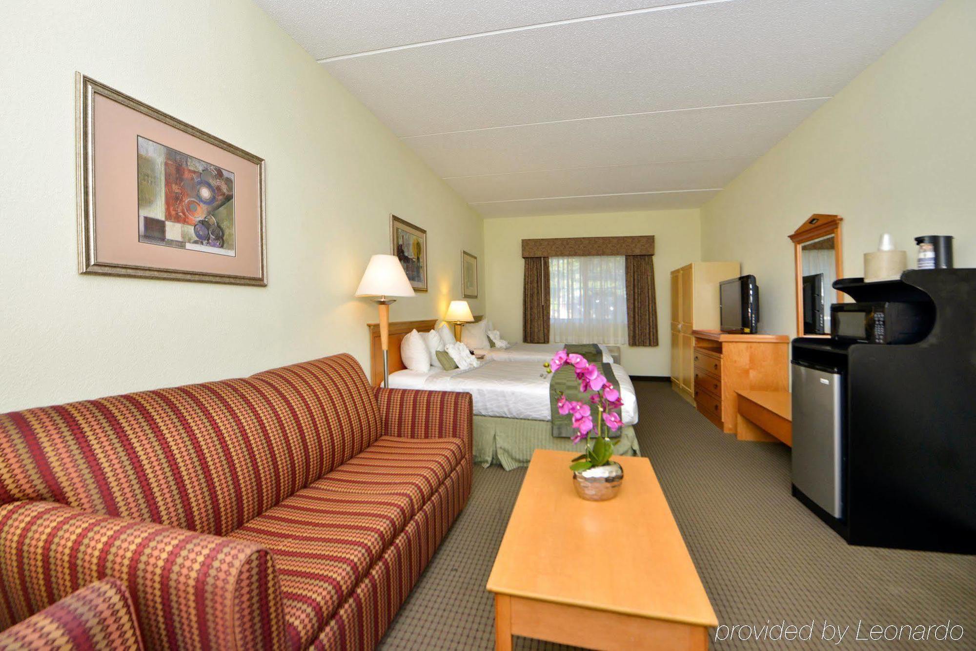 Best Western Plus Newport News Exterior photo