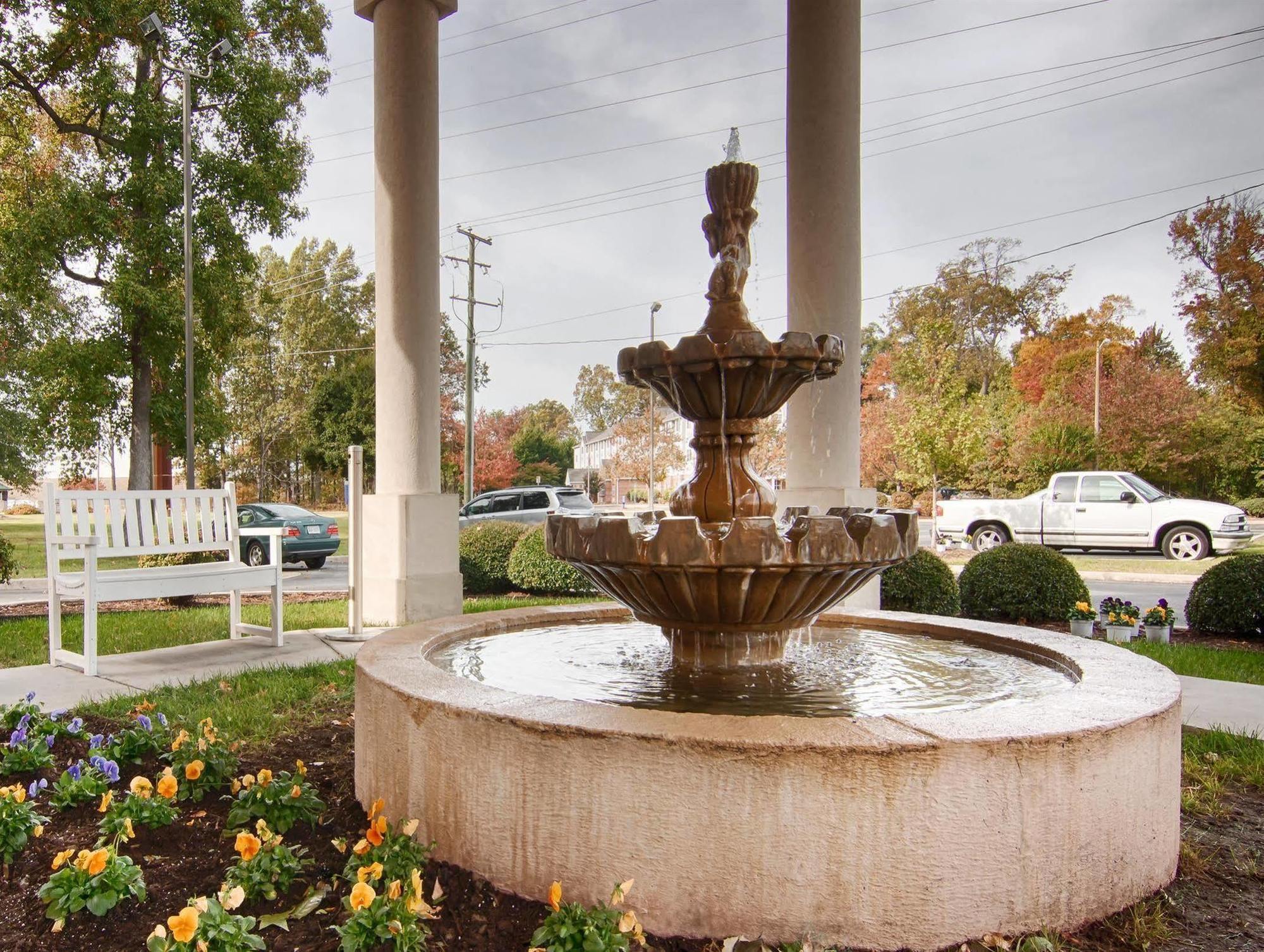 Best Western Plus Newport News Exterior photo