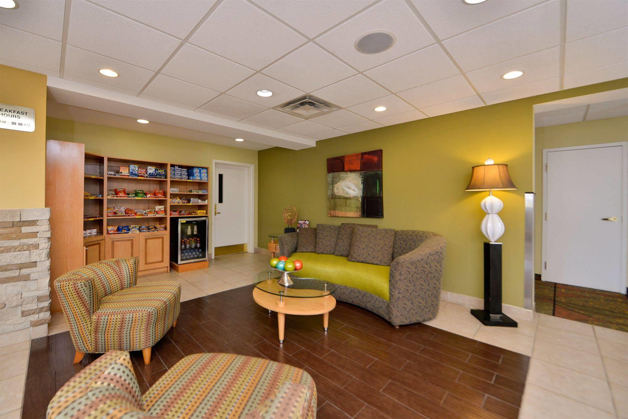 Best Western Plus Newport News Exterior photo